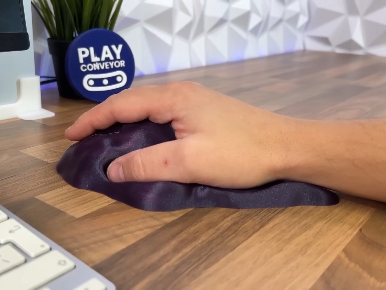 Блогер разработал мышку под свою руку: использовал пластилин и 3D-принтер