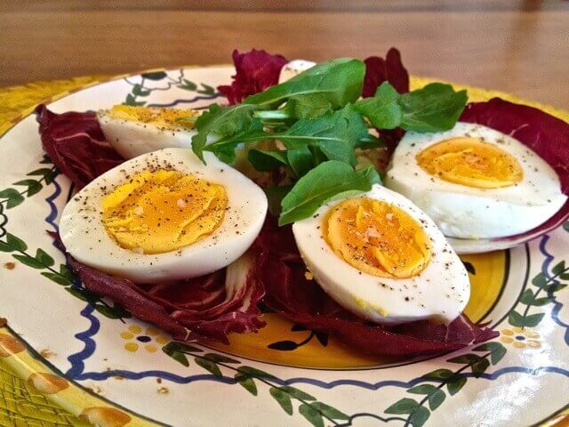 Яйца вкрутую и другие продукты и напитки для похудения после 50 лет