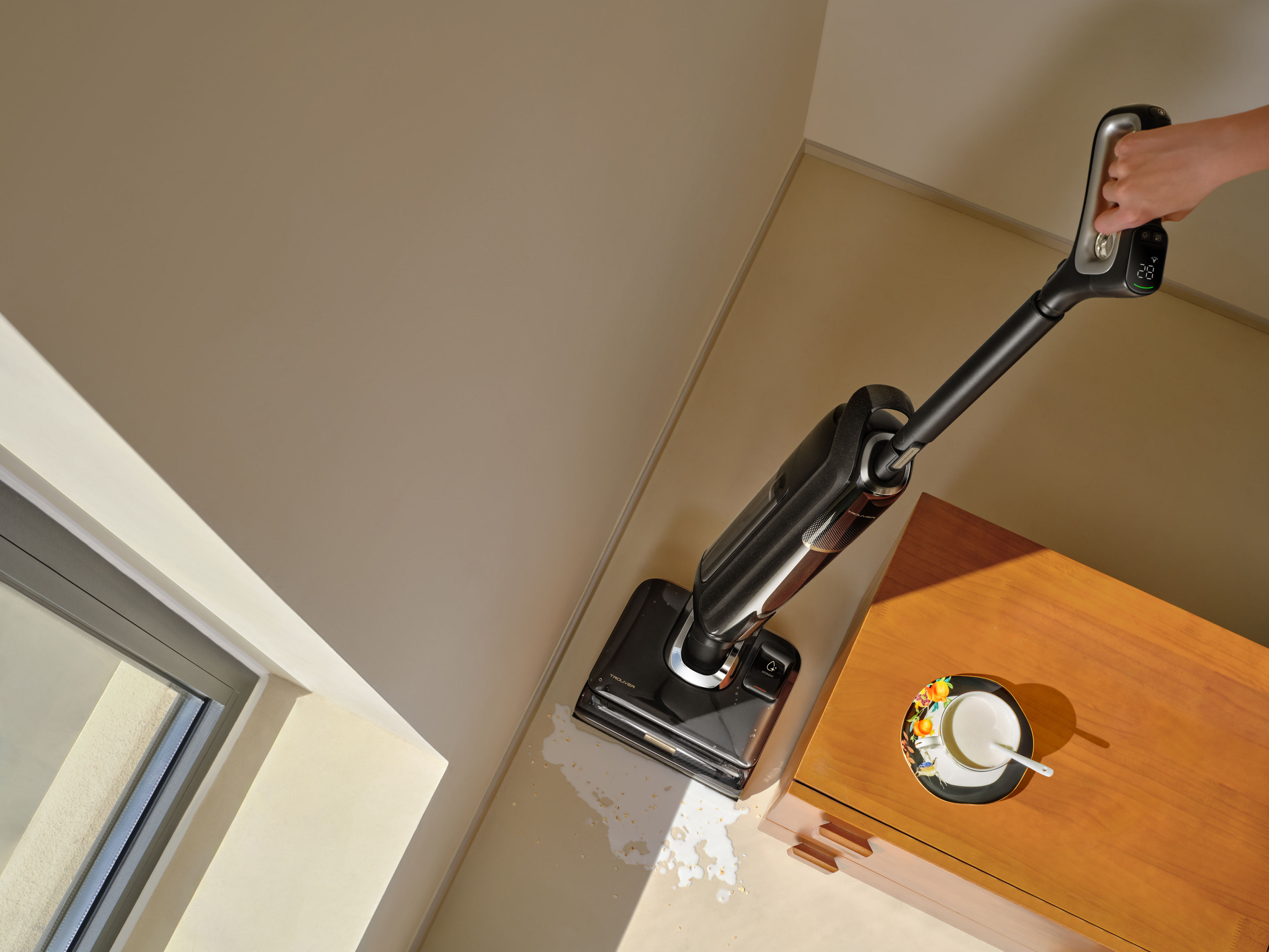 В России поступил в продажу пылесос TROUVER M50 Ultra со складной выдвижной ручкой
