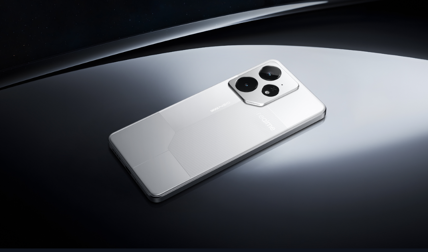 Realme Neo 8 с батареей более 8000 мАч и плоским OLED‑дисплеем представят в ближайшее время