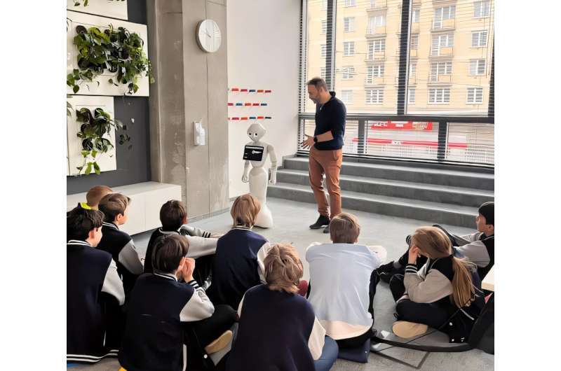 Исследование: с роботами дети в школах ведут себя на удивление вежливо