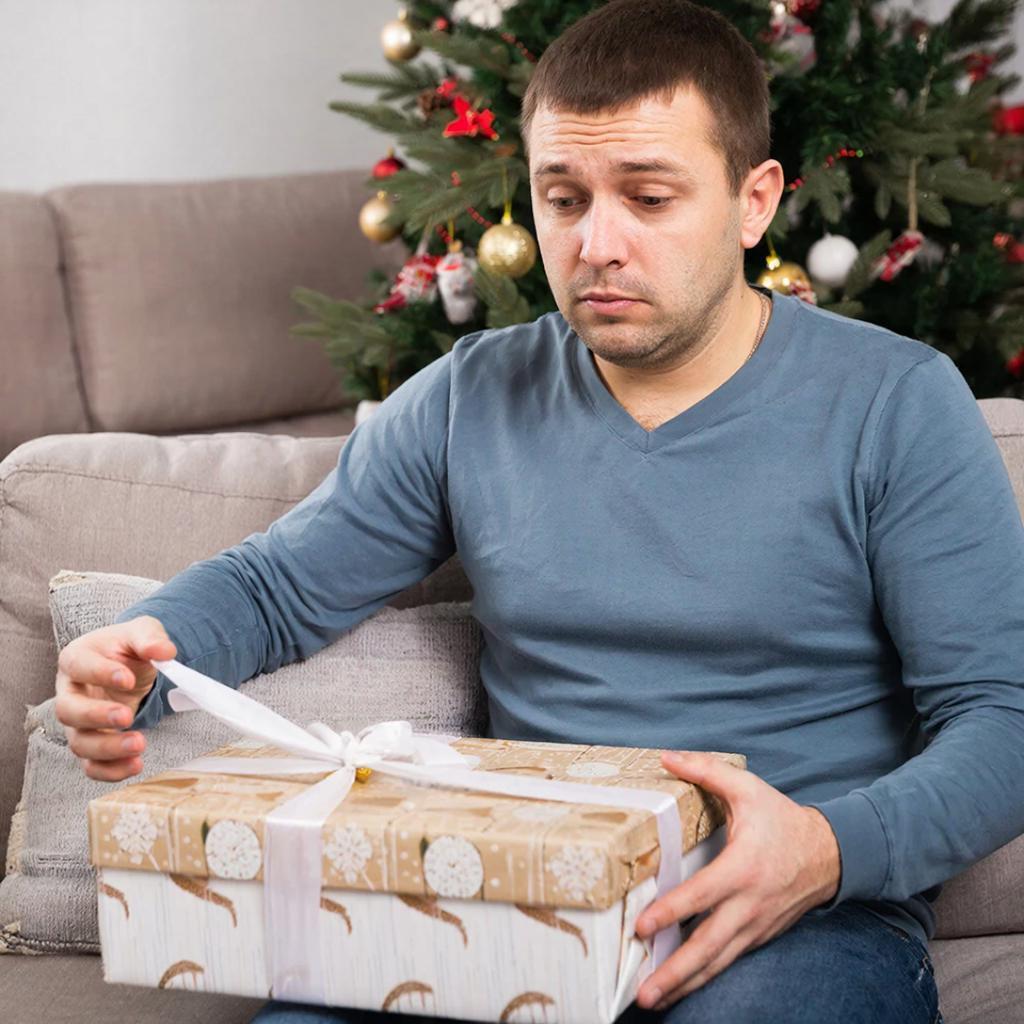 Парфюм и не только: названы самые неудачные подарки на Новый год