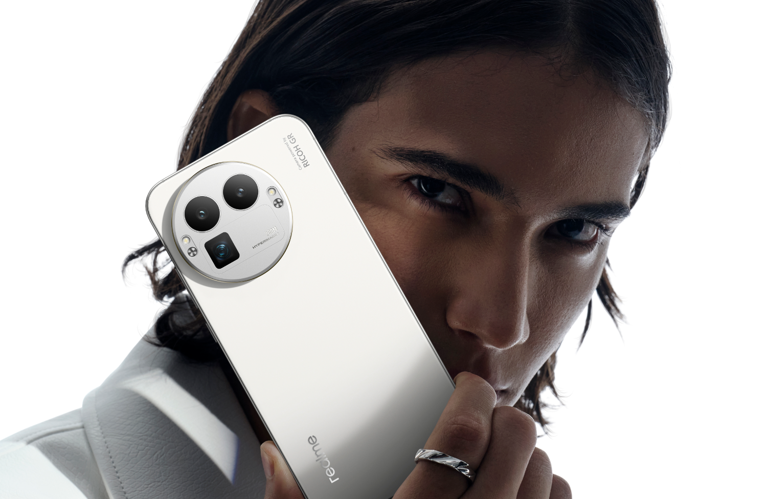 Флагманский смартфон realme GT 8 Pro уже в РФ: 7000 мАч, 120 Вт зарядка и камера Ricoh GR