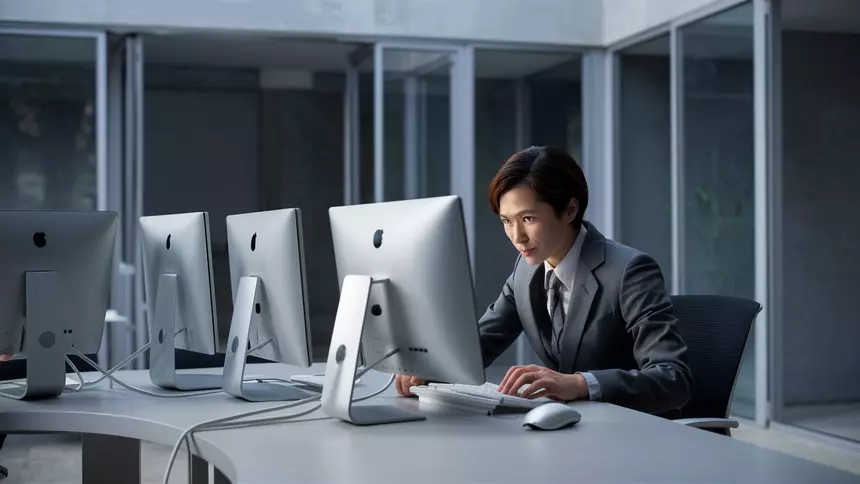 Google и Apple попросили часть своих сотрудников не уезжать из США