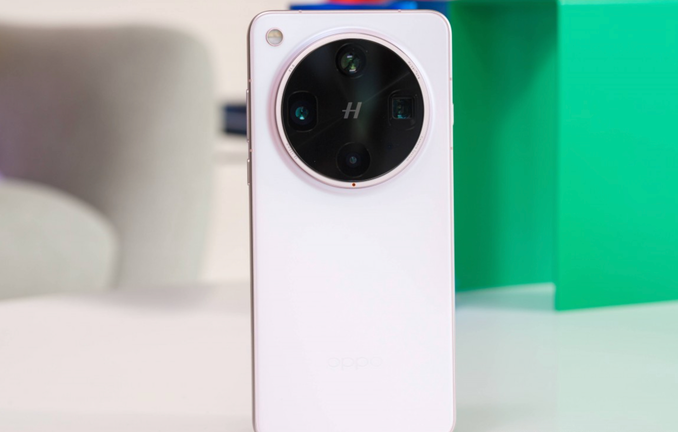 Инсайдер: выход Oppo Find X9 Ultra перенесён с апреля 2026 года на март