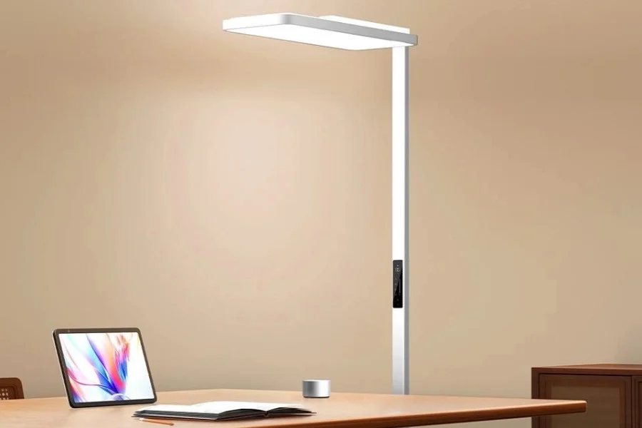 Xiaomi пообещала, что напольная лампа Vertical Study Lamp 2 прослужит до 17 лет