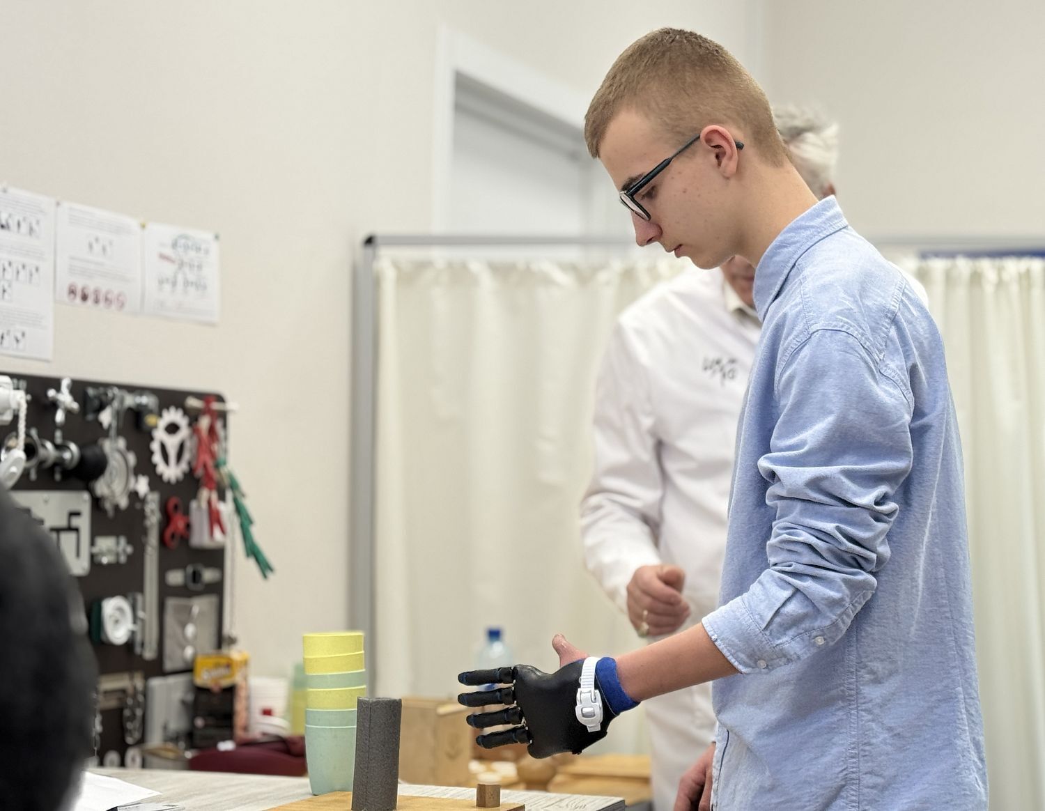 В России создали индивидуальный протез кисти с микропроцессором