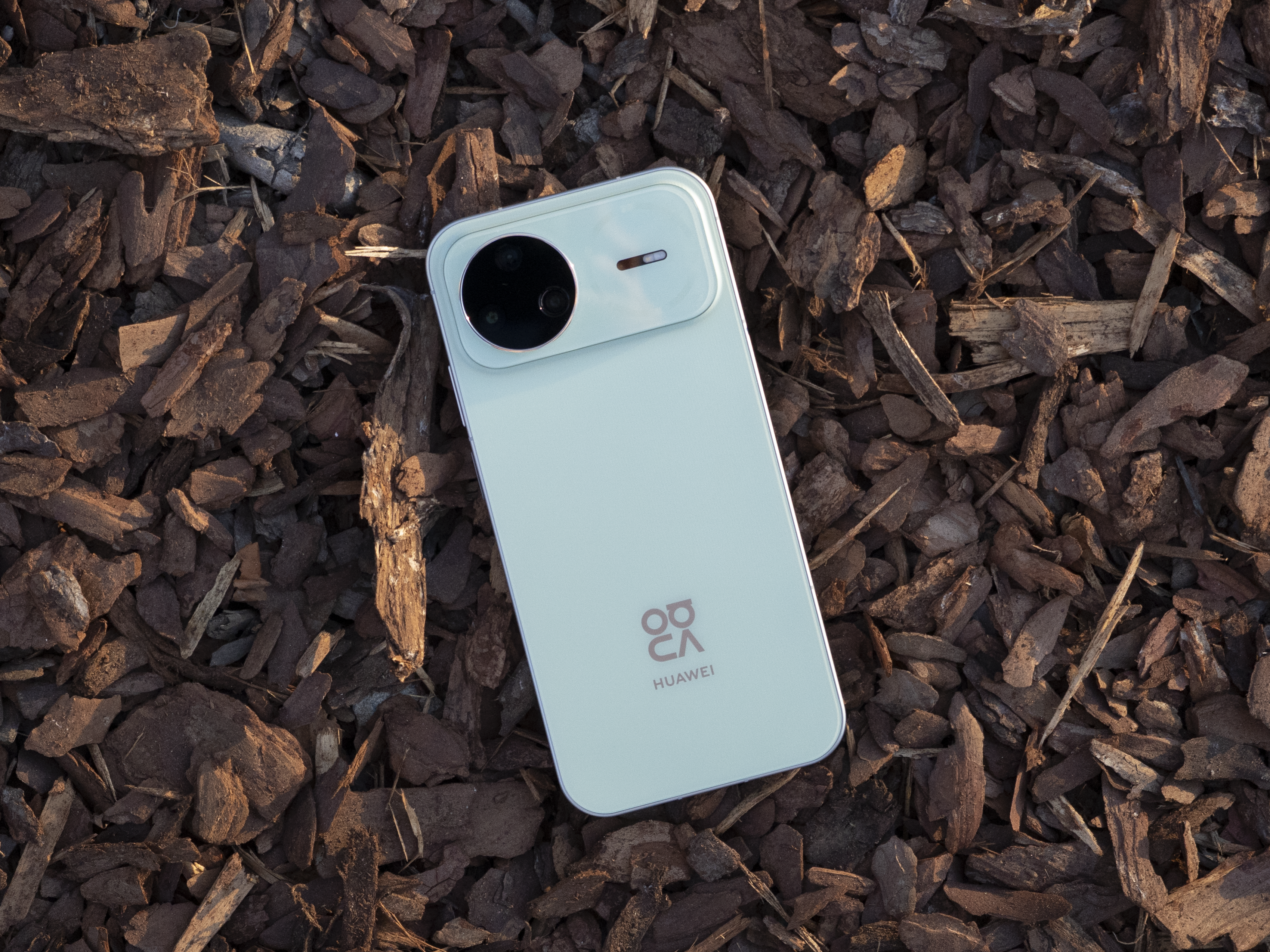 Huawei Nova 15 Pro — стильный смартфон с необычным чехлом и хорошей камерой
