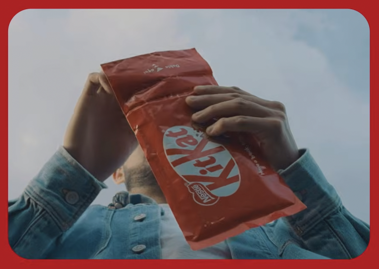 Упаковка KitKat Break Mode с телефоном внутри