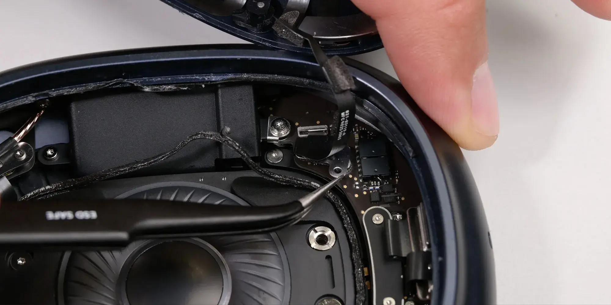 iFixit оценил ремонтопригодность наушников  AirPods Max 2 набрали всего 4 балла