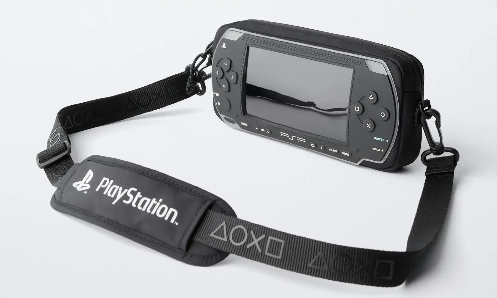 Zara выпустила сумку PSP, размерами с оригинальную консоль. Sony якобы не при чём