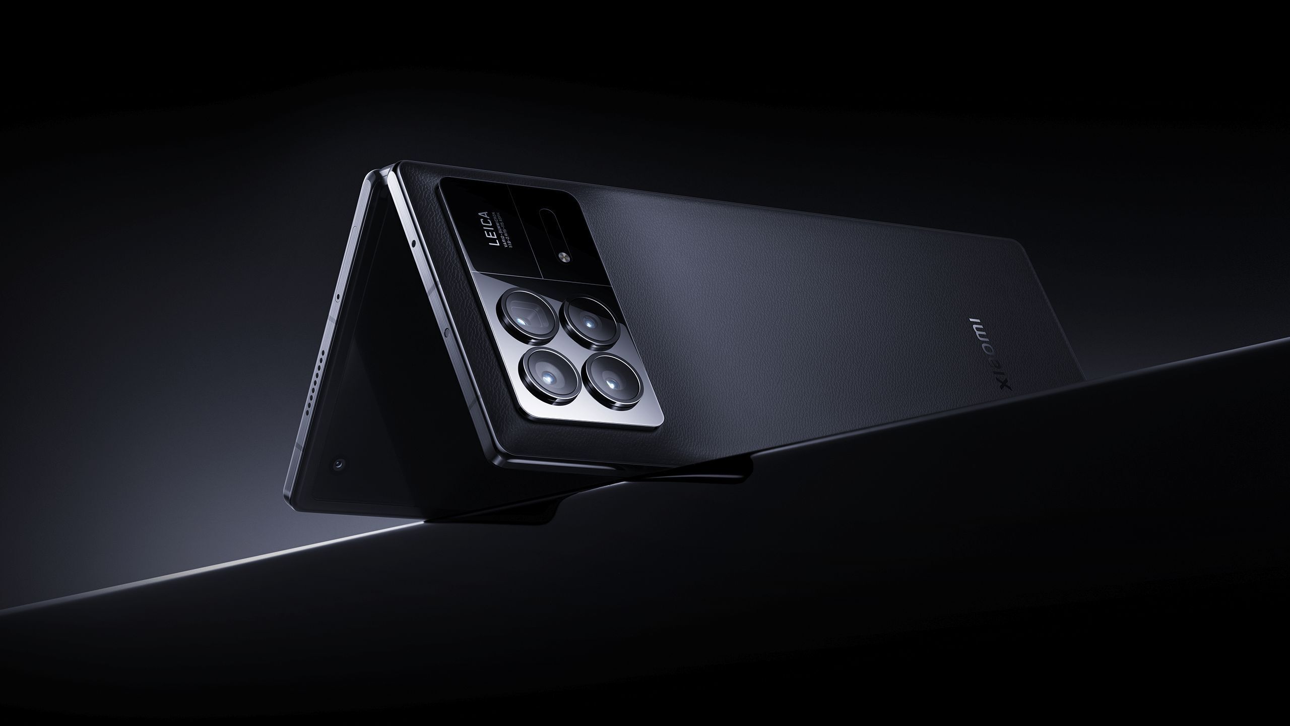 Некий складной смартфон Xiaomi первым получит прошивку HyperOS 4