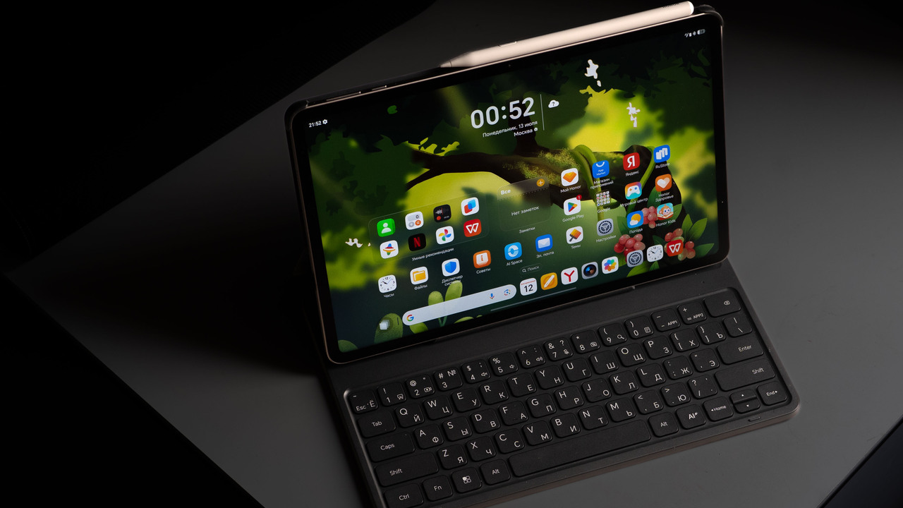 HONOR Pad 20 Pro: планшет с матовым экраном, клавиатурой и стилусом в коробке