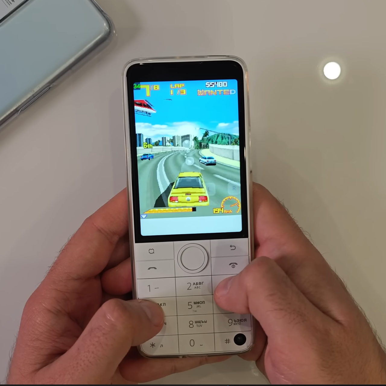 Кнопочный телефон на Android Xiaomi Qin F22 Pro оказался «ужасным