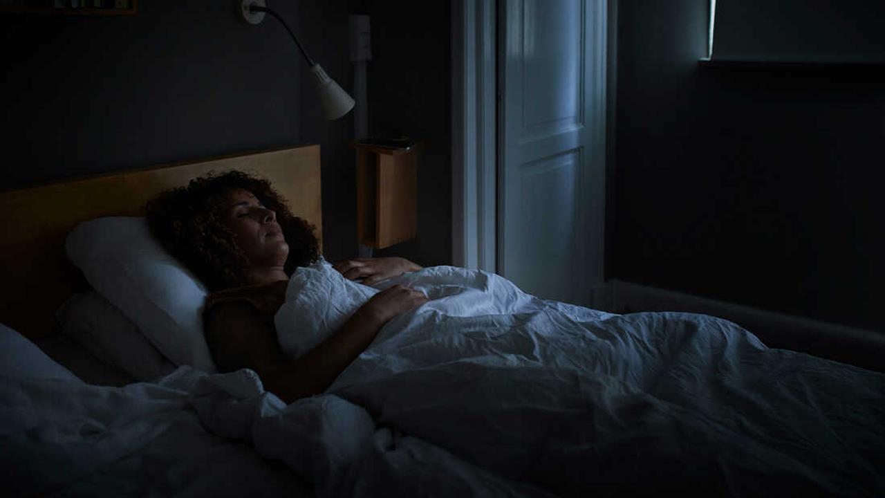 Почему важно спать в темноте: факты и преимущества