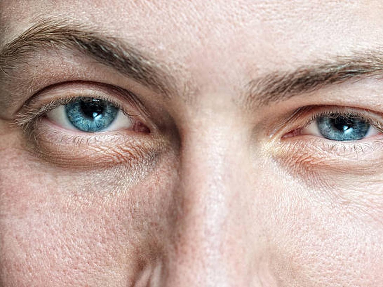 Взгляд человека. Злой взгляд мужчины. Глаза мужские. Долгий взгляд в глаза мужчины. Долгий взгляд в глаза мужчины.