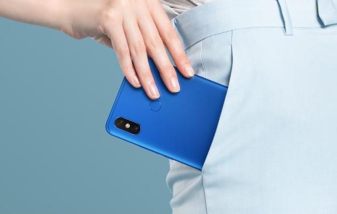 ogromnyj xiaomi mi max 3 predstavlen