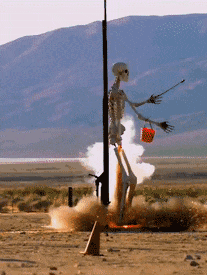 Энтузиасты проверили, можно ли взлететь в небо, засунув ракету в анальное отверстие