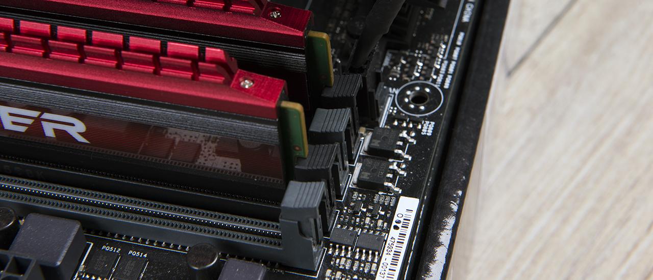 материнская плата гигабайт 4 слота оперативной памяти 2 видеокарты. как правильно ставить оперативную память ddr4. как правильно вставлять память. как правильно вставлять память. оперативная память компьютера.