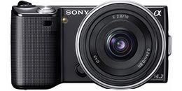 Sony NEX 5
Выпуском данной модели Sony нанесла сокрушительный удар сразу двум сегментам - продвинутым "мыльниц" и бюджетным зеркальным камерам. Разумеется, зачем покупать то или другое, когда можно купить Sony NEX и получить преимущества сразу двух сегментов - компактность первого, качество изображения и функционал вторых?

Гибридный фотоаппарат разрабатывался с учетом опыта трех передовых подразделений Sony - по производству компактных фотокамер CyberShot, видеокамер и зеркальной фототехники Sony Alpha. Справились с этой задачей все трое весьма успешно - новинка снимает Full HD видеоролики разрешением 1080p/60i в компактном контейнере AVCHD и одновременно является самым маленьким в мире гибридным фотоаппаратом, меньше самых компактных моделей системы Micro Four Thirds. При этом камера несет в себе полноценный 14,2-мегапиксельный APS-C сенсор Exmor, идентичный по размерам сенсорам в зеркальных фотоаппаратах.

Уменьшить габариты Sony удалось за счет отказа от зеркала в конструкции камеры, разработки нового байонетного крепления для объективов и выноса встроенной вспышки во внешнее устройство, подключаемое по желанию.

С нацеленностью на начинающих фотографов был разработан уникальный графический интерфейс, козырем которого являются наглядность и простота, благодаря чему освоить NEX 5 можно без инструкции даже самому далекому от фотографии пользователю.

Отдельная кнопка старта съемки видеороликов не даст вам пропустить важный момент, а наклонный 3-дюймовый дисплей разрешением 920 000 пикселей добавит удобства при съемке с нестандартных ракурсов, над головой или близко к земле.

В общем, если вам необходимо максимальное качество снимков при минимальных габаритах камеры - лучшего решения на сегодняшний день вам не найти, особенно с учетом низкой стоимости Sony NEX (за комплект с китовым объективом продавцы потребуют $700).

Материалы по теме: 
Предварительный обзор Sony NEX.

Sony NEX 5
Выпуском данной модели Sony нанесла сокрушительный удар сразу двум сегментам - продвинутым "мыльниц" и бюджетным зеркальным камерам. Разумеется, зачем покупать то или другое, когда можно купить Sony NEX и получить преимущества сразу двух сегментов - компактность первого, качество изображения и функционал вторых?

Гибридный фотоаппарат разрабатывался с учетом опыта трех передовых подразделений Sony - по производству компактных фотокамер CyberShot, видеокамер и зеркальной фототехники Sony Alpha. Справились с этой задачей все трое весьма успешно - новинка снимает Full HD видеоролики разрешением 1080p/60i в компактном контейнере AVCHD и одновременно является самым маленьким в мире гибридным фотоаппаратом, меньше самых компактных моделей системы Micro Four Thirds. При этом камера несет в себе полноценный 14,2-мегапиксельный APS-C сенсор Exmor, идентичный по размерам сенсорам в зеркальных фотоаппаратах.

Уменьшить габариты Sony удалось за счет отказа от зеркала в конструкции камеры, разработки нового байонетного крепления для объективов и выноса встроенной вспышки во внешнее устройство, подключаемое по желанию.

С нацеленностью на начинающих фотографов был разработан уникальный графический интерфейс, козырем которого являются наглядность и простота, благодаря чему освоить NEX 5 можно без инструкции даже самому далекому от фотографии пользователю.

Отдельная кнопка старта съемки видеороликов не даст вам пропустить важный момент, а наклонный 3-дюймовый дисплей разрешением 920 000 пикселей добавит удобства при съемке с нестандартных ракурсов, над головой или близко к земле.

В общем, если вам необходимо максимальное качество снимков при минимальных габаритах камеры - лучшего решения на сегодняшний день вам не найти, особенно с учетом низкой стоимости Sony NEX (за комплект с китовым объективом продавцы потребуют $700).

Материалы по теме: 
Предварительный обзор Sony NEX.
