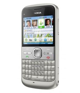 Nokia E5
Nokia E5 — одно из последних обновлений популярной серии Е, стильный моноблок с QWERTY-клавиатурой. Дизайн по сравнению с предыдущими моделями стал более молодежным, очертания — более плавными. В Е5 удачно сочетаются пластиковые и металлические части корпуса, что позволяет смартфону одновременно быть стильным и прочным.
Клавиатура не претерпела каких-либо значительных изменений по сравнению с предыдущими моделями серии Е — клавиши расположены вплотную и разделены на 4 ряда. Для удобства набора форма клавиш выпуклая. Дисплей имеет QVGA-разрешение, его качество очень хорошее — радуют глаз и цветопередача, и яркость, и углы обзора.
Смартфон работает под управлением Symbian 9.3, в обновленной редакции не так много дополнений. Если покупатель и прежде являлся владельцем Symbian-смартфона, он не найдет каких-либо незнакомых элементов в интерфейсе. В основном коррекции подвергся рабочий стол Active Standby, на котором появилось больше функциональных элементов.
Существенным отличием Е5 от предшественников является увеличенный объем оперативной памяти: он составляет 256 МБ. Это положительно отразилось на быстродействии, смартфон работает очень шустро.

Материалы по теме: Обзор бизнес-смартфона для масс Nokia E5-00

Nokia E5
Nokia E5 — одно из последних обновлений популярной серии Е, стильный моноблок с QWERTY-клавиатурой. Дизайн по сравнению с предыдущими моделями стал более молодежным, очертания — более плавными. В Е5 удачно сочетаются пластиковые и металлические части корпуса, что позволяет смартфону одновременно быть стильным и прочным.
Клавиатура не претерпела каких-либо значительных изменений по сравнению с предыдущими моделями серии Е — клавиши расположены вплотную и разделены на 4 ряда. Для удобства набора форма клавиш выпуклая. Дисплей имеет QVGA-разрешение, его качество очень хорошее — радуют глаз и цветопередача, и яркость, и углы обзора.
Смартфон работает под управлением Symbian 9.3, в обновленной редакции не так много дополнений. Если покупатель и прежде являлся владельцем Symbian-смартфона, он не найдет каких-либо незнакомых элементов в интерфейсе. В основном коррекции подвергся рабочий стол Active Standby, на котором появилось больше функциональных элементов.
Существенным отличием Е5 от предшественников является увеличенный объем оперативной памяти: он составляет 256 МБ. Это положительно отразилось на быстродействии, смартфон работает очень шустро.

Материалы по теме: Обзор бизнес-смартфона для масс Nokia E5-00