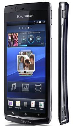 Sony Ericsson Xperia Arc
Xperia Arc является флагманским устройством Android-линейки Xperia и выделяется среди других Android-фонов как функционально, так и внешне. Безусловно, внимание привлекает рекордно малая толщина Arc, с которой может соревноваться только Samsung Galaxy S II. Мало того, что толщина корпуса не превышает 9 мм, так еще и задняя крышка имеет вогнутую форму, из-за чего модель выглядит более изящной.
Несмотря на тонкость, в смартфоне поместилась солидная начинка: Qualcomm-процессор, работающий на тактовой частоте 1 ГГц, планка ОЗУ 512 МБ, аккумулятор емкостью 1500 мА/ч, 8,1 Мп камера с автофокусом и 4,2-дюймовый дисплей (разрешение 854х480). Качество изображения улучшается за счет технологии Mobile Bravia Engine, картинка выглядит действительно потрясающе — очень ярко, контрастно.
Программная платформа Arc — это Android 2.3 Gingerbread. Cпециально для этой модели производитель подготовил обновленную версию интерфейса Timescape, позволяющего из рабочего стола следить за обновлениями в социальных сетях. В дополнение к нему предусмотрен и пакет Mediascape, являющийся грамотно проработанным медиаплеером и галерей. По своей функциональности, а также эффектности визуализации, эта утилита превосходит стандартный вариант для ОС Android.

Материалы по теме: Красивый и умный. Обзор Sony Ericsson Xperia Arc

Sony Ericsson Xperia Arc
Xperia Arc является флагманским устройством Android-линейки Xperia и выделяется среди других Android-фонов как функционально, так и внешне. Безусловно, внимание привлекает рекордно малая толщина Arc, с которой может соревноваться только Samsung Galaxy S II. Мало того, что толщина корпуса не превышает 9 мм, так еще и задняя крышка имеет вогнутую форму, из-за чего модель выглядит более изящной.
Несмотря на тонкость, в смартфоне поместилась солидная начинка: Qualcomm-процессор, работающий на тактовой частоте 1 ГГц, планка ОЗУ 512 МБ, аккумулятор емкостью 1500 мА/ч, 8,1 Мп камера с автофокусом и 4,2-дюймовый дисплей (разрешение 854х480). Качество изображения улучшается за счет технологии Mobile Bravia Engine, картинка выглядит действительно потрясающе — очень ярко, контрастно.
Программная платформа Arc — это Android 2.3 Gingerbread. Cпециально для этой модели производитель подготовил обновленную версию интерфейса Timescape, позволяющего из рабочего стола следить за обновлениями в социальных сетях. В дополнение к нему предусмотрен и пакет Mediascape, являющийся грамотно проработанным медиаплеером и галерей. По своей функциональности, а также эффектности визуализации, эта утилита превосходит стандартный вариант для ОС Android.

Материалы по теме: Красивый и умный. Обзор Sony Ericsson Xperia Arc
