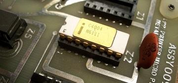 Колонка редактора: 50 лет закону Мура