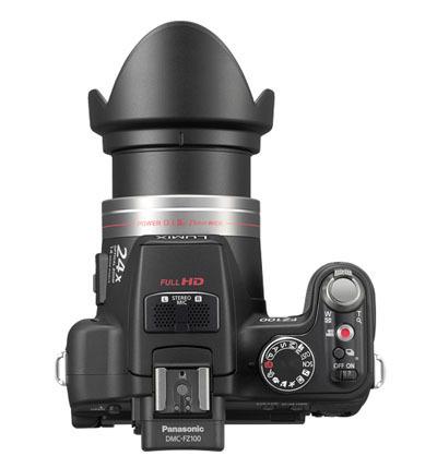 Верхняя часть корпуса Lumix FZ100 содержит основные элементы управления и стереомикрофон