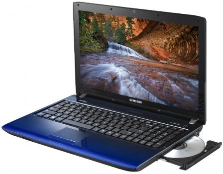 Samsung R590
Samsung R590 – это один из универсальных ноутбуков. Скорее всего он приживется в качестве домашнего компьютера, поскольку оснащается весьма производительными компонентами: процессор от Core i3 до i7, видеокарта класса NVIDIA GeForce GT 330M, 3-4 Гбайта оперативной памяти и жесткий диск на 320-500 Гбайт.
Из функциональности можно отметить присутствие слота ExpressCard, контроллер Bluetooth, поддержка интерфейсом HDMI и eSATA. В качестве операционной системы может быть либо Windows 7 Home Basic, либо Home Premium.
Такой ноутбук и для работы отлично подойдет, но в большинстве офисных задач его функциональность будет избыточна. Цена для универсального ноутбука не самая низкая — порядка 30 тысяч за более дешевый вариант с Core i3.
Отдельно надо отметить дизайн. С формой корпуса Samsung особо не хитрила, зато разукрасила его на славу. Обратная сторона крышки экрана исполнена в насыщено-синим цвете, по бокам плавно переходящий в черный. Под клавиатурой корпус также окрашен градиентом из синего в черный. Подобное оформление уже стало нормой для последних ноутбуков Samsung.
Про эргономику можно сказать, что она удобная, в основном благодаря хорошей раскладке клавиатуры с цифровым блоком.

Samsung R590
Samsung R590 – это один из универсальных ноутбуков. Скорее всего он приживется в качестве домашнего компьютера, поскольку оснащается весьма производительными компонентами: процессор от Core i3 до i7, видеокарта класса NVIDIA GeForce GT 330M, 3-4 Гбайта оперативной памяти и жесткий диск на 320-500 Гбайт.
Из функциональности можно отметить присутствие слота ExpressCard, контроллер Bluetooth, поддержка интерфейсом HDMI и eSATA. В качестве операционной системы может быть либо Windows 7 Home Basic, либо Home Premium.
Такой ноутбук и для работы отлично подойдет, но в большинстве офисных задач его функциональность будет избыточна. Цена для универсального ноутбука не самая низкая — порядка 30 тысяч за более дешевый вариант с Core i3.
Отдельно надо отметить дизайн. С формой корпуса Samsung особо не хитрила, зато разукрасила его на славу. Обратная сторона крышки экрана исполнена в насыщено-синим цвете, по бокам плавно переходящий в черный. Под клавиатурой корпус также окрашен градиентом из синего в черный. Подобное оформление уже стало нормой для последних ноутбуков Samsung.
Про эргономику можно сказать, что она удобная, в основном благодаря хорошей раскладке клавиатуры с цифровым блоком.