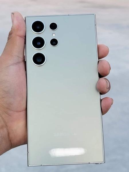 Появились первые живые фото флагмана Samsung Galaxy S24 Ultra