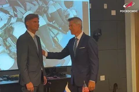 МКС продлена: Россия и США снова вместе на орбите — но кто кого использует?