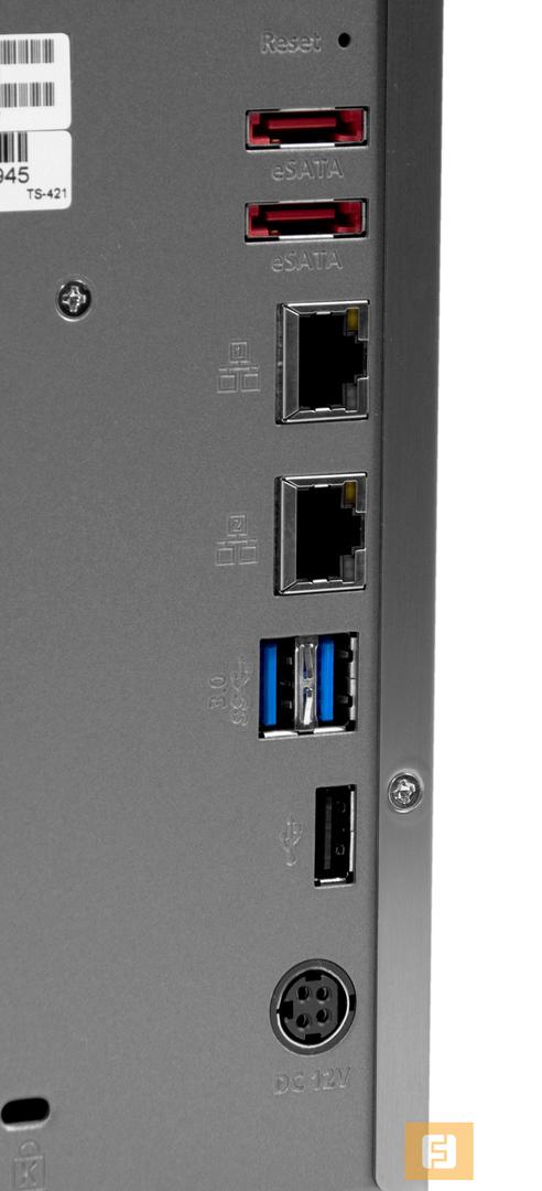 QNAP TS-421 — всё необходимое на месте