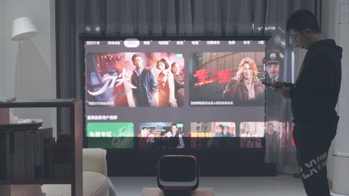 Новый проектор JMGO можно направлять в нужное место, не нажимая кнопок