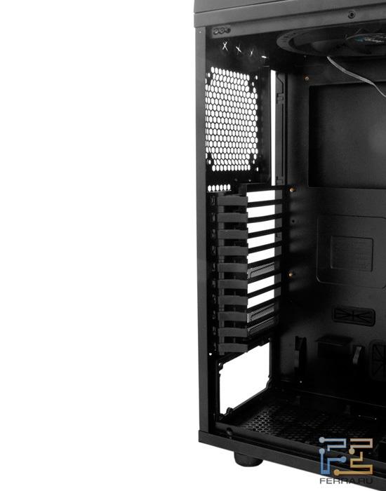 Внутренняя часть корпуса AeroCool XPredator