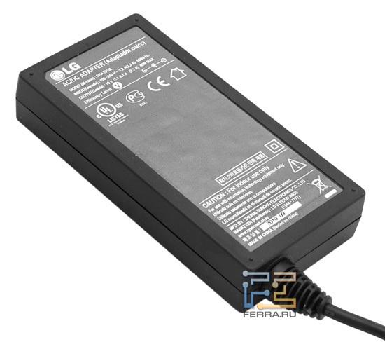 Монитор использует внешний блок питания