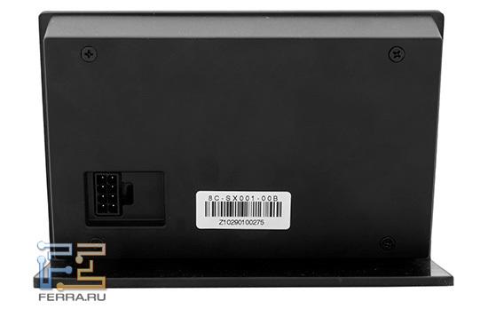 На задней панели предусмотрен разъем для соединительной шины