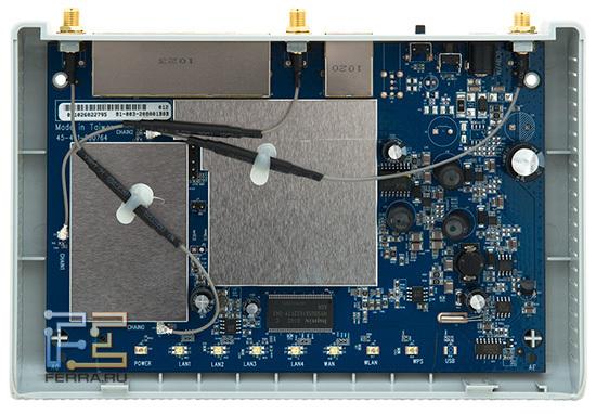 На правом нижнем углу платы видна разводка для USB