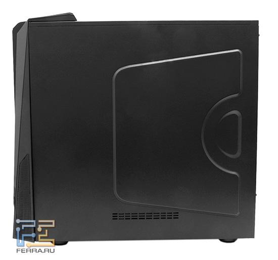 Правая крышка лишена вентиляционных отверстий