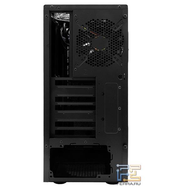 Блок питания находится снизу, а высота корпуса невелика