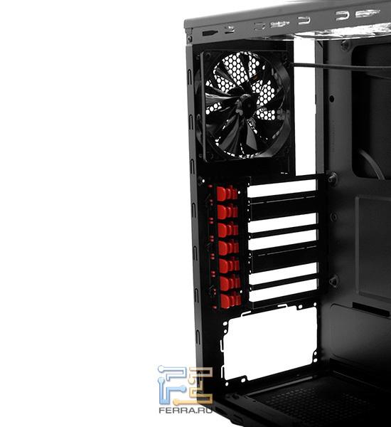 Два вентилятора расположились сзади. Крепление плат расширения съемное, безвинтовое