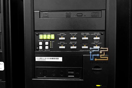 Для удобства тестеров некоторые клавиши выведены на переднюю панель