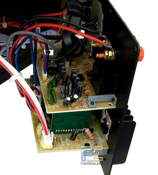 Сложная электроника разнесена на несколько плат