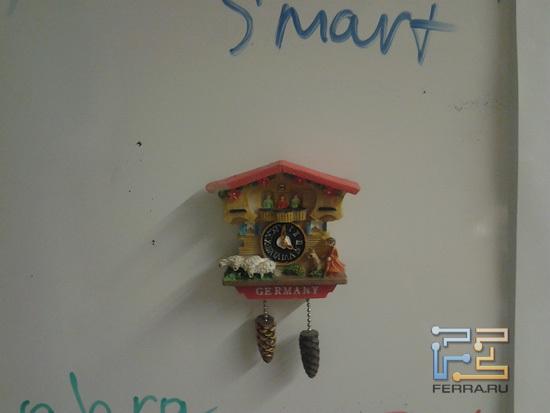 Часы показывают время в редакции. У нас всегда 4 утра и «где статья, быстрее. Давай!» — - Samsung Galaxy Tab 10.1