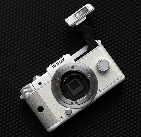 Pentax Q с активной встроенной вспышкой