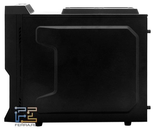 На правой крышке нет никаких вентиляционных отверстий