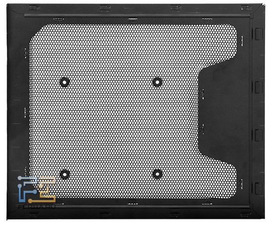 Вентиляционная решетка в левой крышке вставлена «экономичным способом»