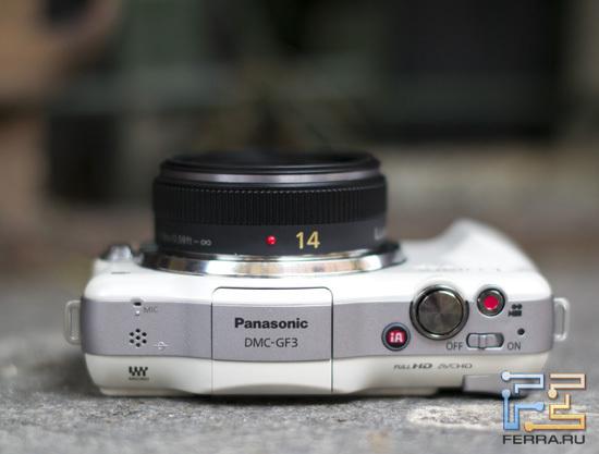 Вспышка, микрофон и другие элементы на верхнем торце Panasonic Lumix GF3