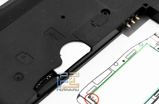 Слоты под SIM карту и microSD