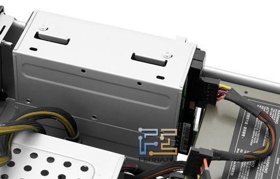 Накопитель требует немного места для подключения питания и шлейфа