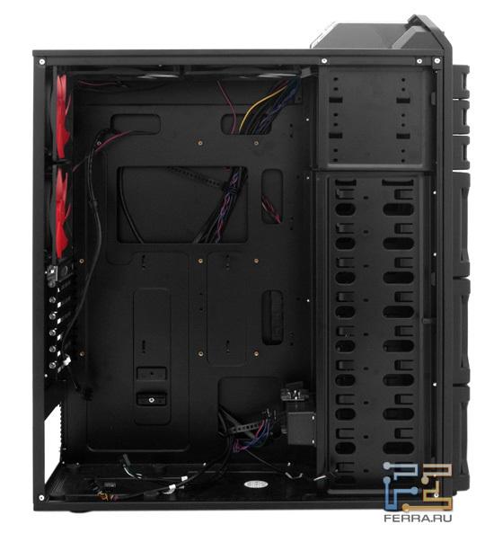 Внутри достаточно места, но все же несколько тесновато